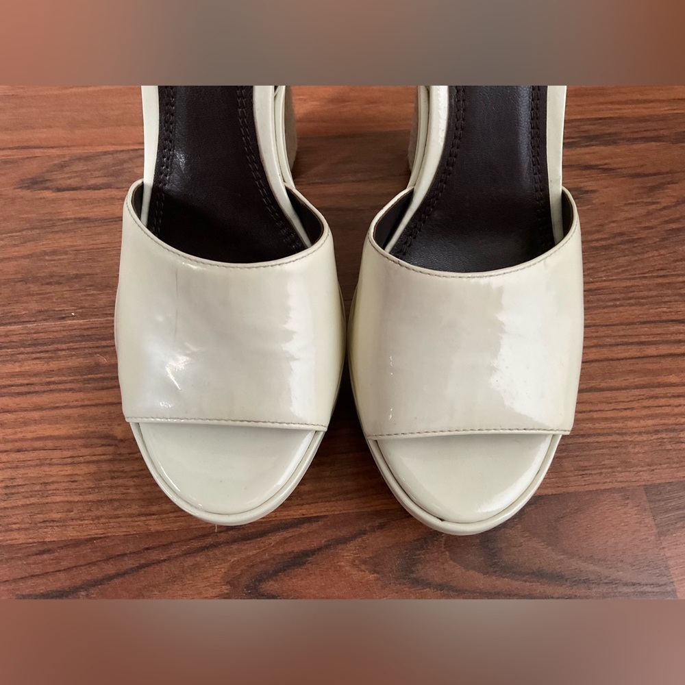 Tory Burch Brown and Cream Platform Shoes with Sophisticated Style - Picture 9 of 11
